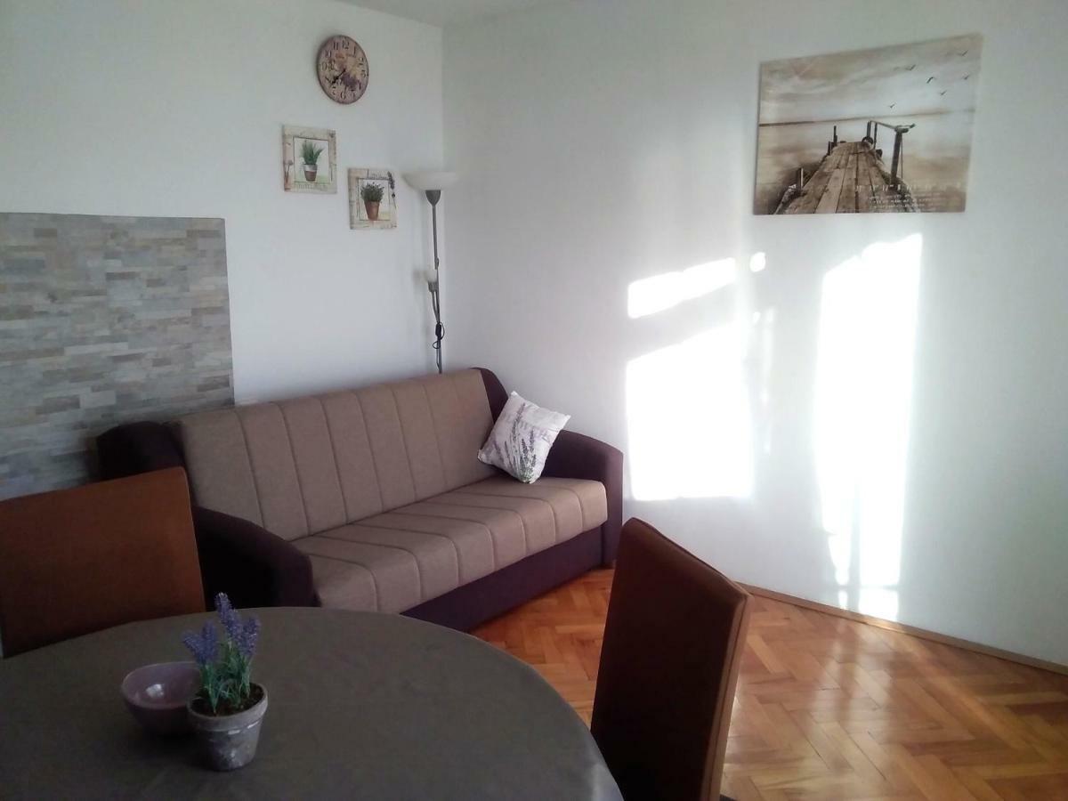Apartment Nina Senj  Eksteriør bilde